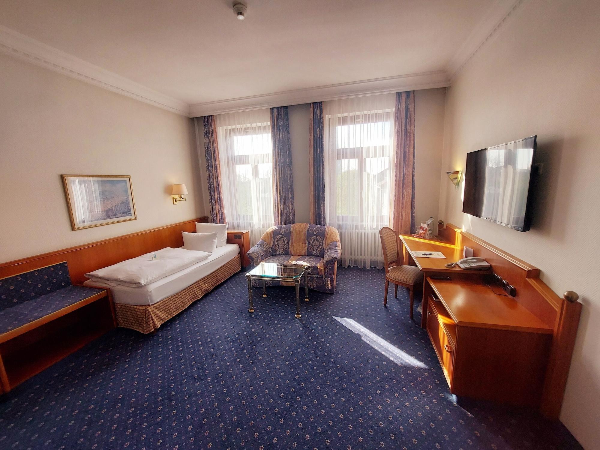 Hotel Bayerischer Hof Dresden Exterior foto