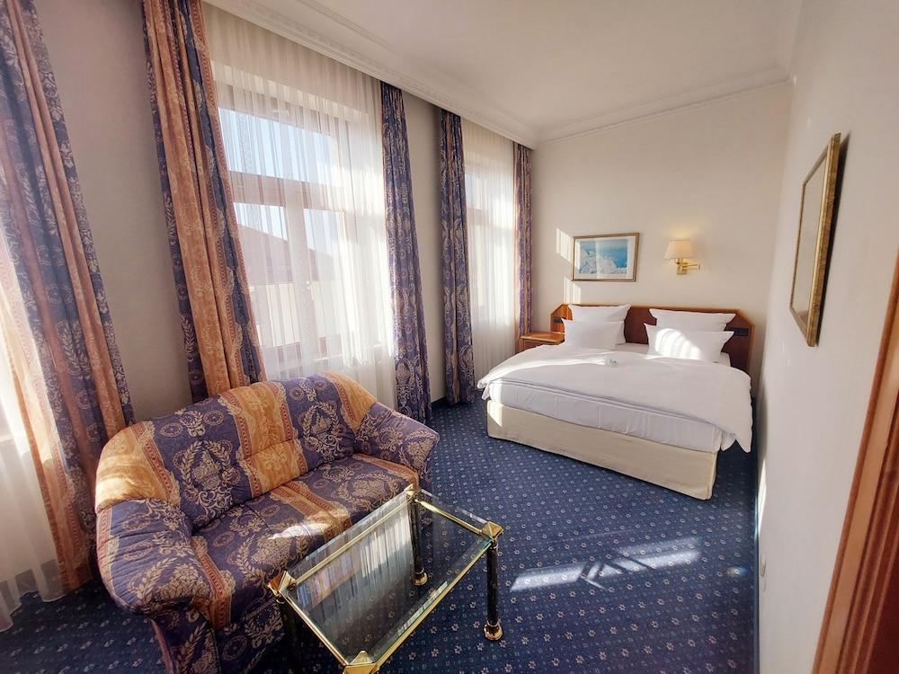 Hotel Bayerischer Hof Dresden Exterior foto