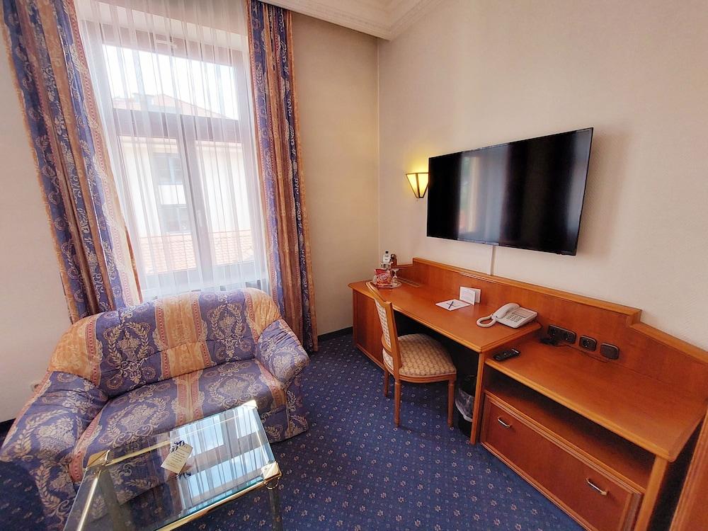 Hotel Bayerischer Hof Dresden Exterior foto
