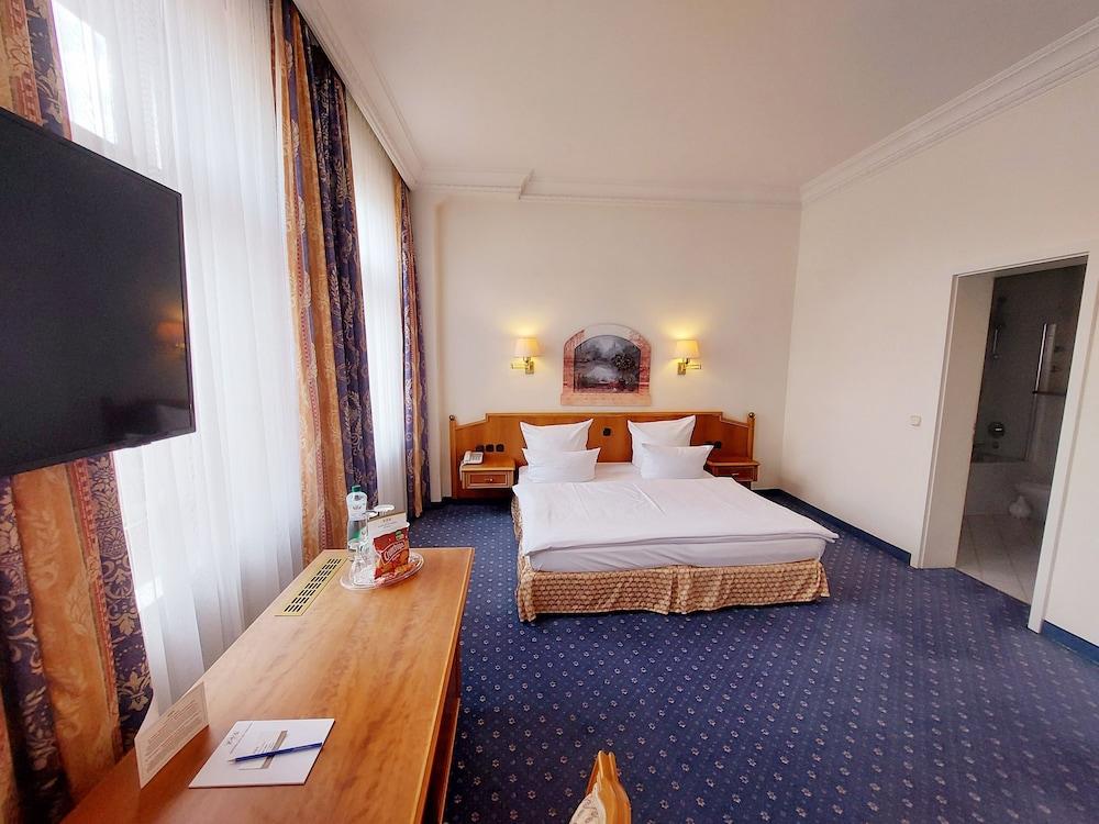 Hotel Bayerischer Hof Dresden Exterior foto