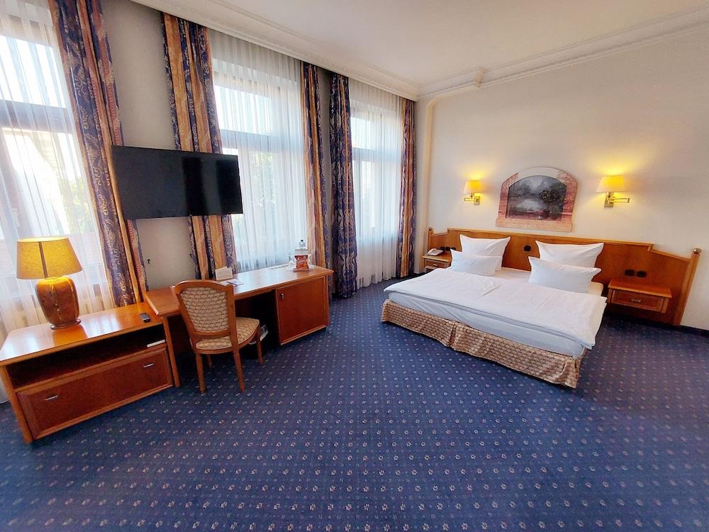 Hotel Bayerischer Hof Dresden Exterior foto